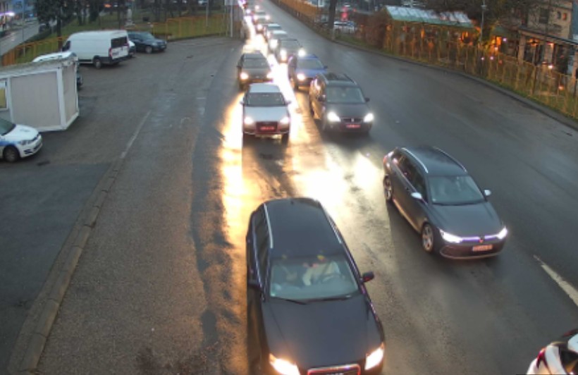 Kakav haos! Čekaju po 9 sati na graničnom prelazu Gradiška VIDEO