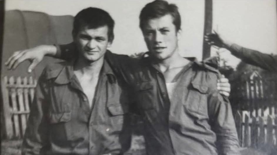 Objavljena fotografija Halida Bešlića iz JNA: Kako je period iz vojske uticao na karijeru