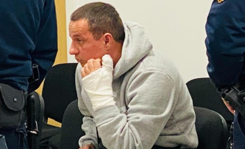 Na rukama langete i zavoji: Hrvatski huligani izvedeni pred sudiju u Tuzli