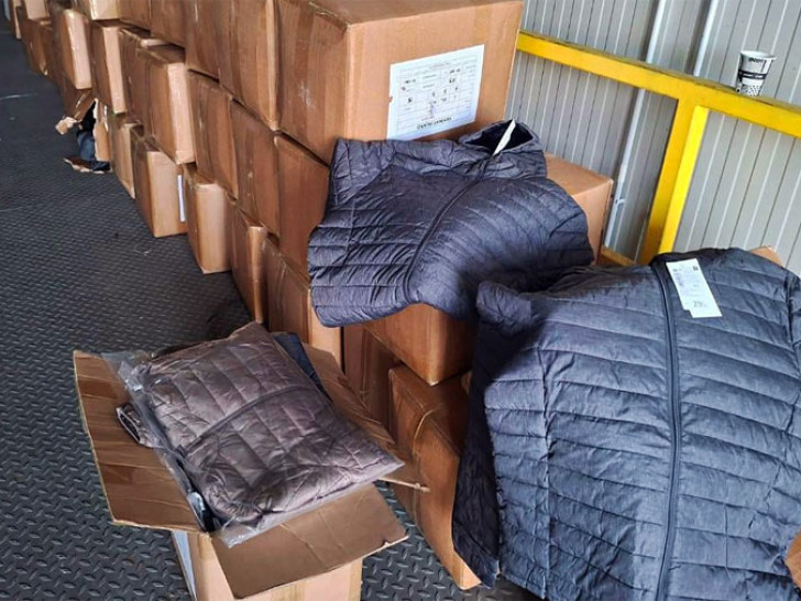 Neko “zažmirio” na carinu: U Gradišci oduzete 652 neprijavljene muške jakne