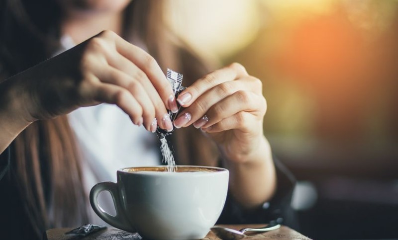 Postoji velika šansa da godinama pijete kafu pogrešno: Umjesto kašičice šećera – isprobajte ovaj trik