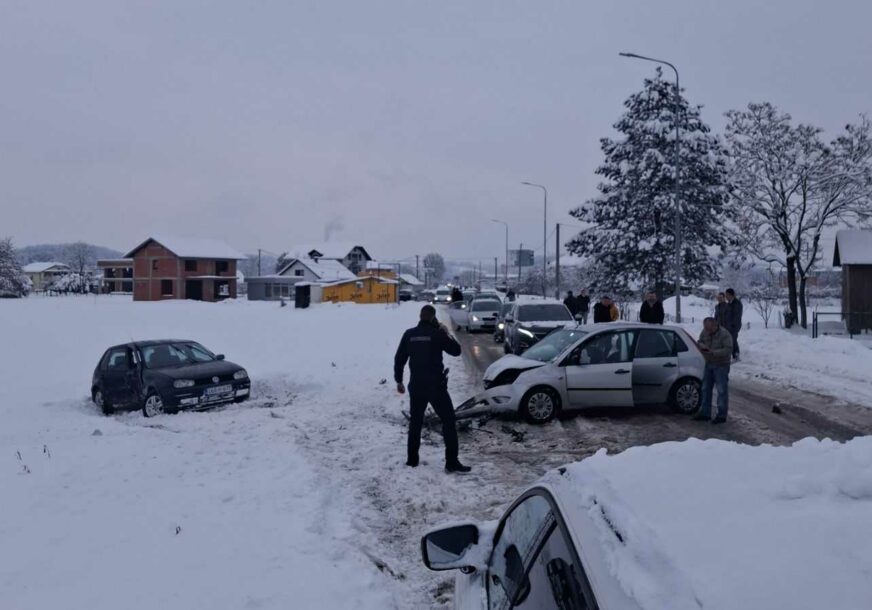 Nesreća na putu Klašnice-Prnjavor: Sudarila se dva automobila – ima povrijeđenih