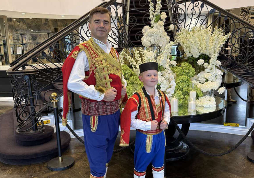 Sedmogodišnjak čuva tradiciju: Mali Luka guslama osvojio srca ljudi širom svijeta