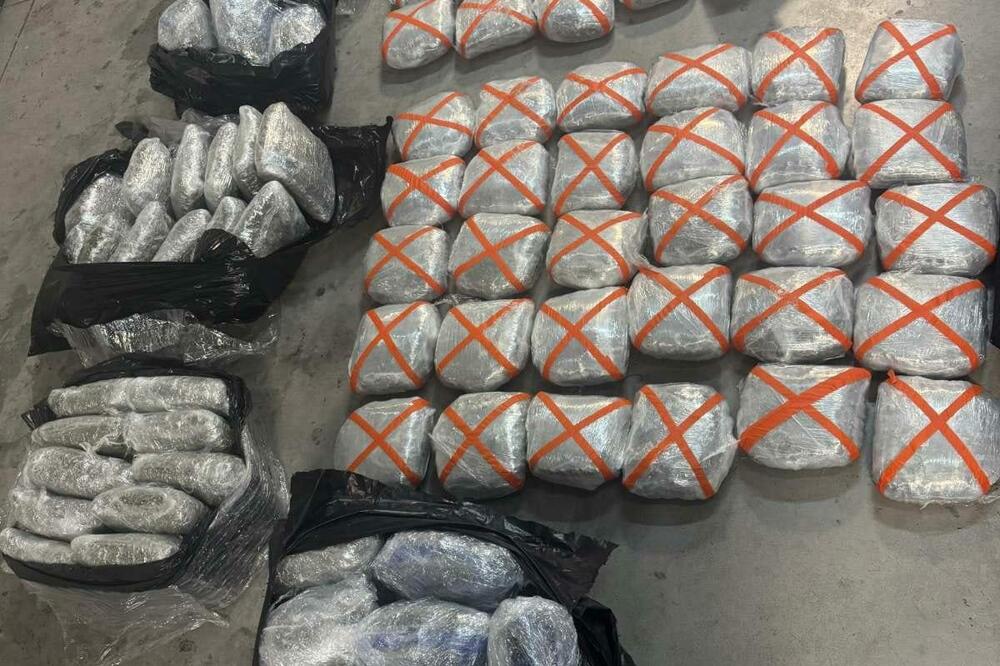 Zaplijenjeno 107 kilograma marihuane: Policija traga za krijumčarom