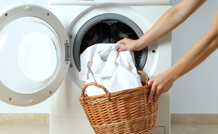 Trik koji stvarno radi, a ne košta ništa: Ubacite ovo u bubanj i zaboravite na peglanje