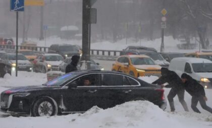 Najveće u posljednjih 56 godina: Obilne snježne padavine sručile se u Moskvu VIDEO