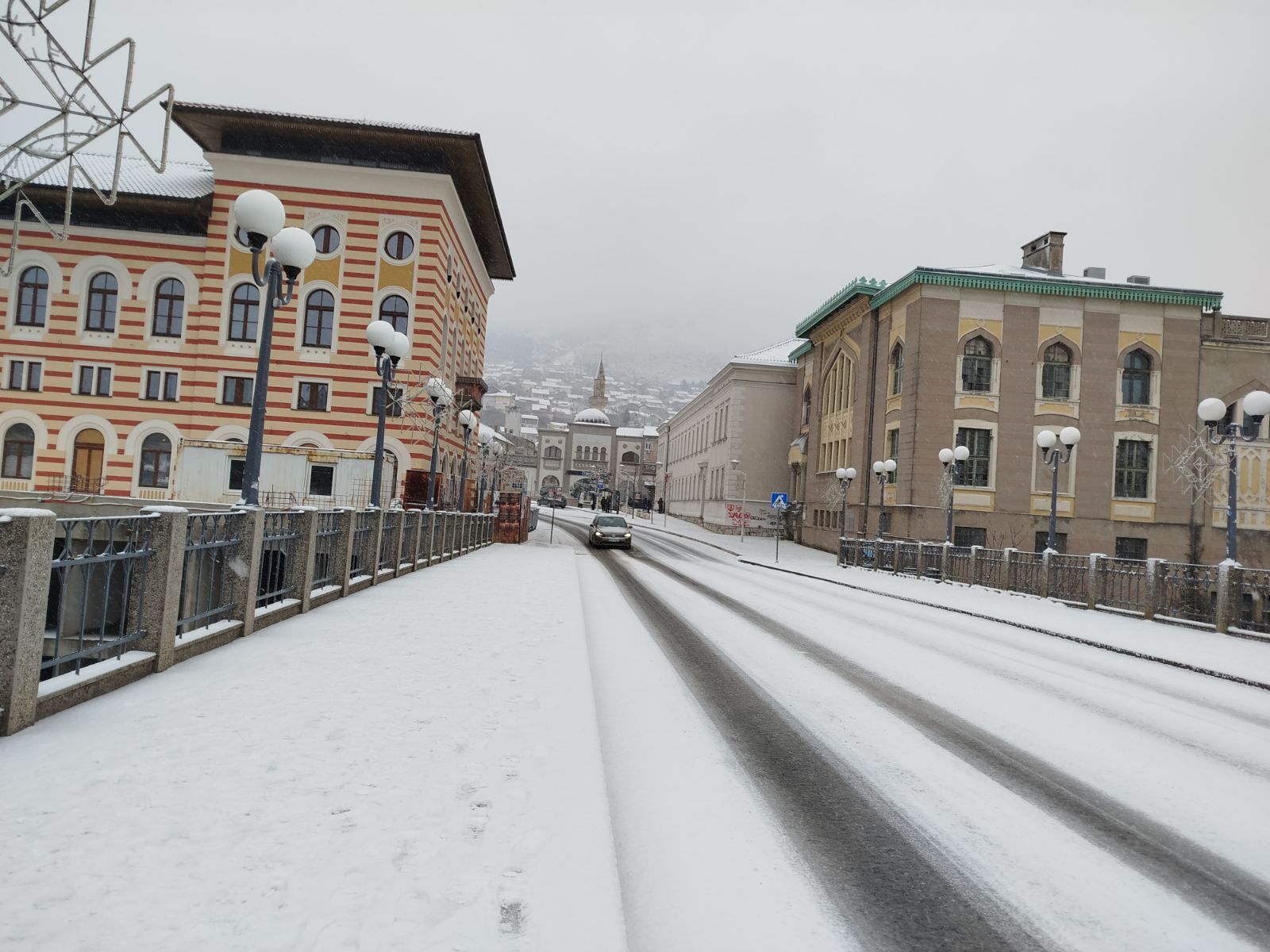 Prizor koji se rijetko viđa: Ulice Mostara prekrio snijeg