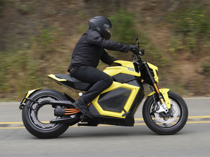 Revolucija na dva točka: Napravljen prvi serijski motor sa solid stejt baterijom