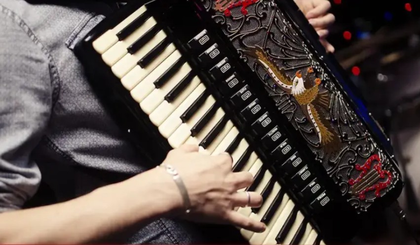 Kafanski muzičari priznaju: Ova pjesma puni džepove više od svih hitova, a svi je znamo VIDEO