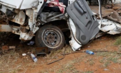 Stravična saobraćajka: Najmanje 11 osoba poginulo u sudaru minibusa i kamiona
