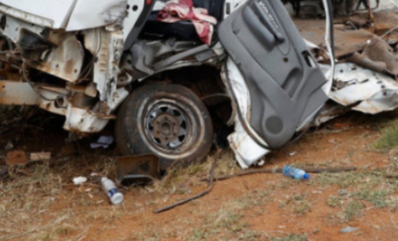 Stravična saobraćajka: Najmanje 11 osoba poginulo u sudaru minibusa i kamiona