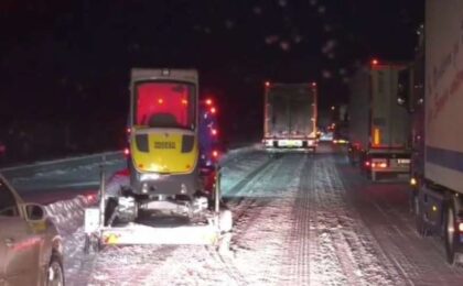 Haos u Njemačkoj zbog snijega: Stotine udesa na zaleđenim putevima