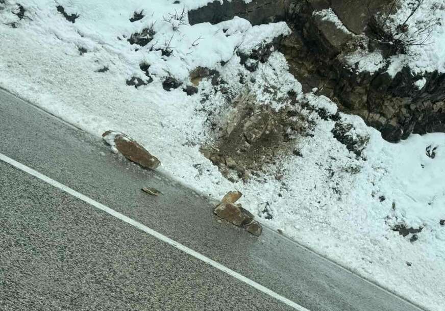 Odroni na putu Mrkonjić Grad – Banjaluka kroz kanjon: Čovjek bio primoran da sam očisti kamenje