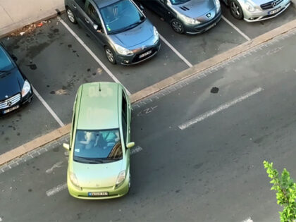 Svi su zdušno navijali za vozača, ali… Nevjerovatan snimak parkiranja obišao planetu VIDEO