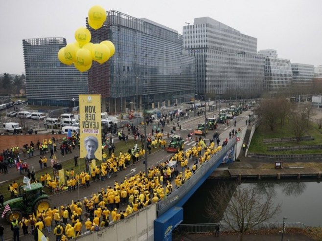 Protest poljoprivrednika: Hiljade ljudi na ulicama Strazbura zbog sporazuma o slobodnoj trgovini