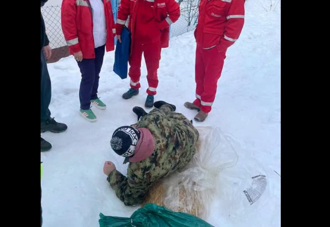 Muškarac se sankao, pa slomio kost: Ekipa Hitne pomoći ga nosila na džaku sa slamom