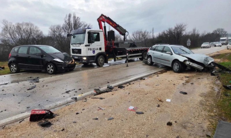 Teška nesreća na magistralnom putu: Jedna osoba poginula, saobraćaj obustavljen