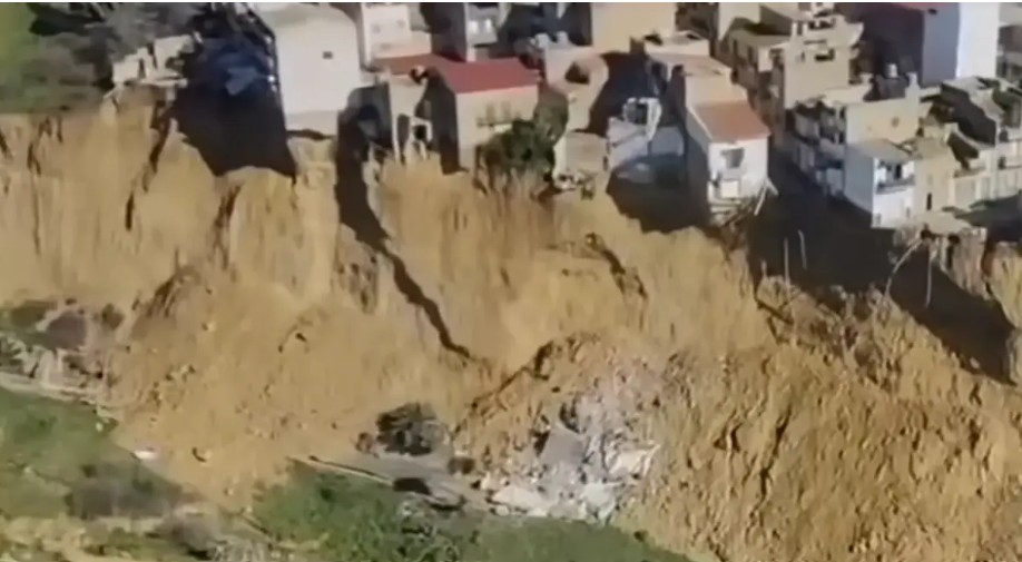 Pukotina od 4 kilometra prepolovila čitav grad: “Ovdje sam rođena, ovdje ću i umrijeti” VIDEO