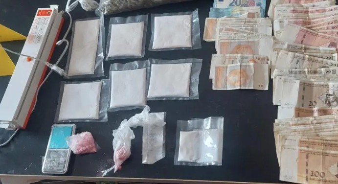 Akcija “Skladištar”: Uhapšen muškarac, oduzeta droga i novac