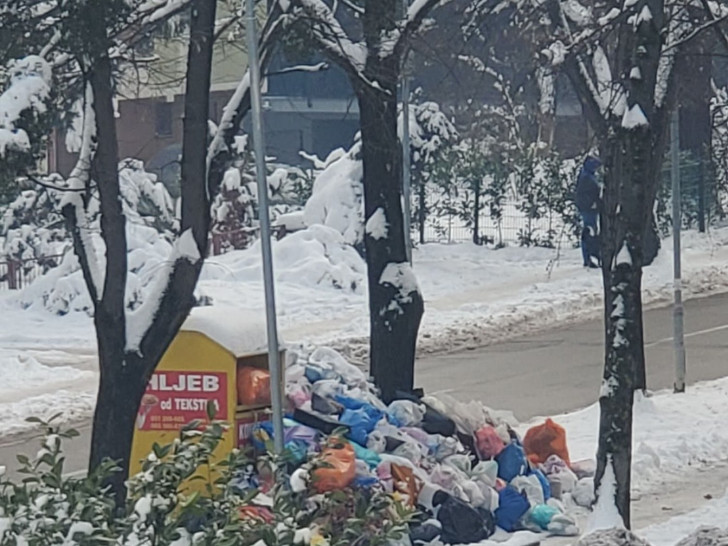 Banjalučani na ivici strpljenja: Grad okovan smećem i ledom