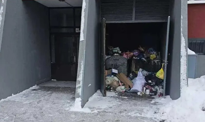 Građani u Sarajevu ogorčeni: Iako su prilazi očišćeni od snijega, smeće se i dalje ne odvozi