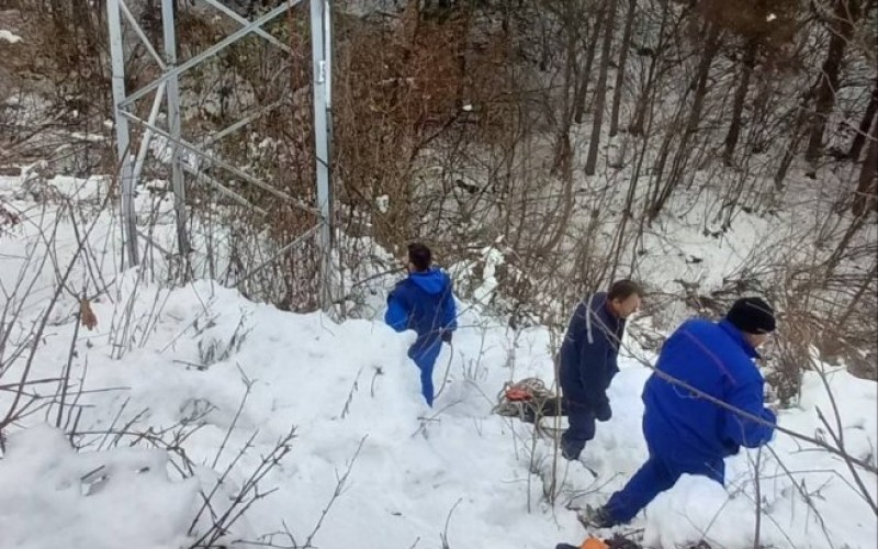 Radnici Elektro-Bijeljine na terenu: Saniraju kvar na dalekovodu “Zvornik-Zvornik” VIDEO