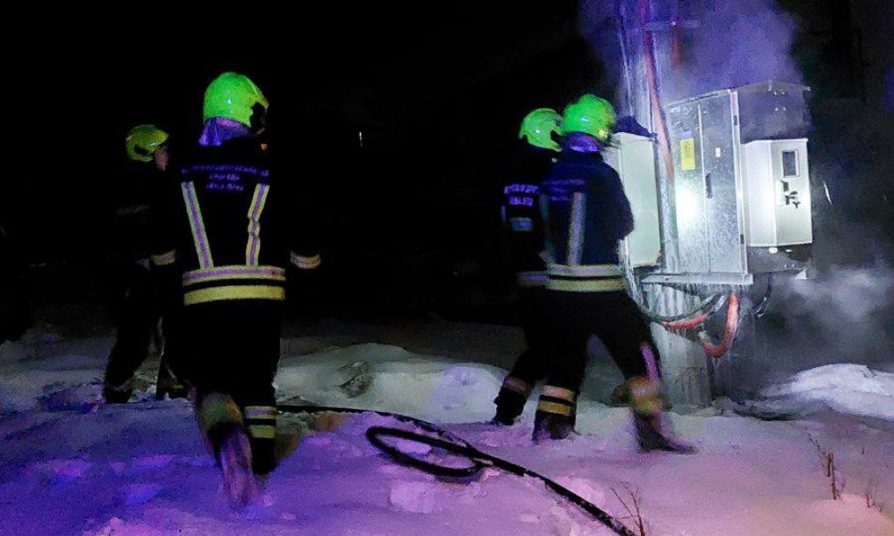 Banjalučki vatrogasci imali nekoliko intervencija: Gorio elektro trafo i kontejneri FOTO