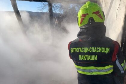 Požar na kući i automobilu: Vatrogasci u Laktašima imali pune ruke posla FOTO
