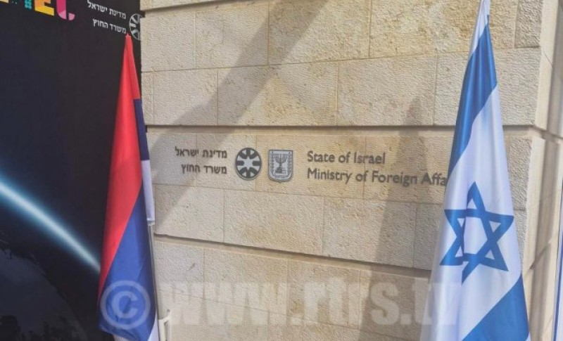 Na ulazu i u sali za sastanke: Zastave Srpske i Izraela na zvaničnom sastanku delegacija FOTO