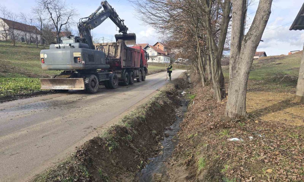 Redovne aktivnosti: Nastavljeno čišćenje oborinskih kanala u Banjaluci