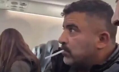 Turski influenser na crnoj listi: Zapalio cigaretu u avionu VIDEO