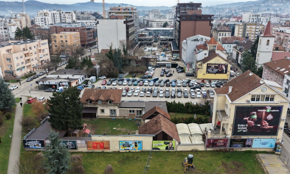 Tvrdi da će parohijski dom biti uklopljen u ambijent: Stanivuković obećava zelene površine i rušenje “Eurospleta”