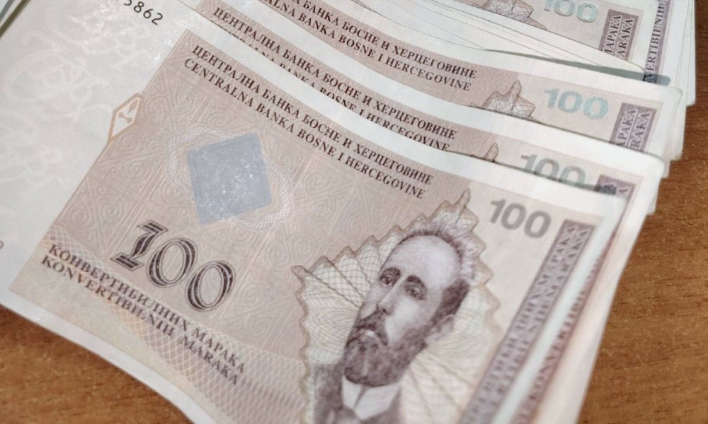 “Pao” na granici: Policija u vozilu pronašla 40 falsifikovanih novčanica od po 100 KM