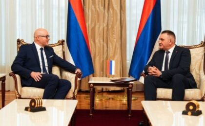 Sastanak Minića i Hlobena: Uvažavanje različitih stavova ključno za stabilnost i napredak