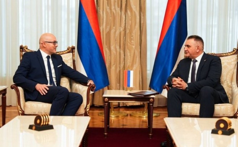Sastanak Minića i Hlobena: Uvažavanje različitih stavova ključno za stabilnost i napredak