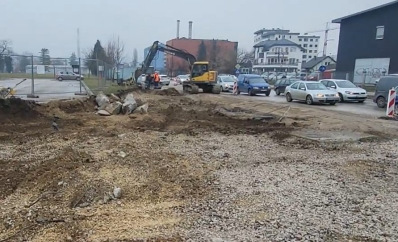 Radovi u toku, stanari bijesni: Bezbjednost pješaka kod Audi servisa ozbiljno ugrožena