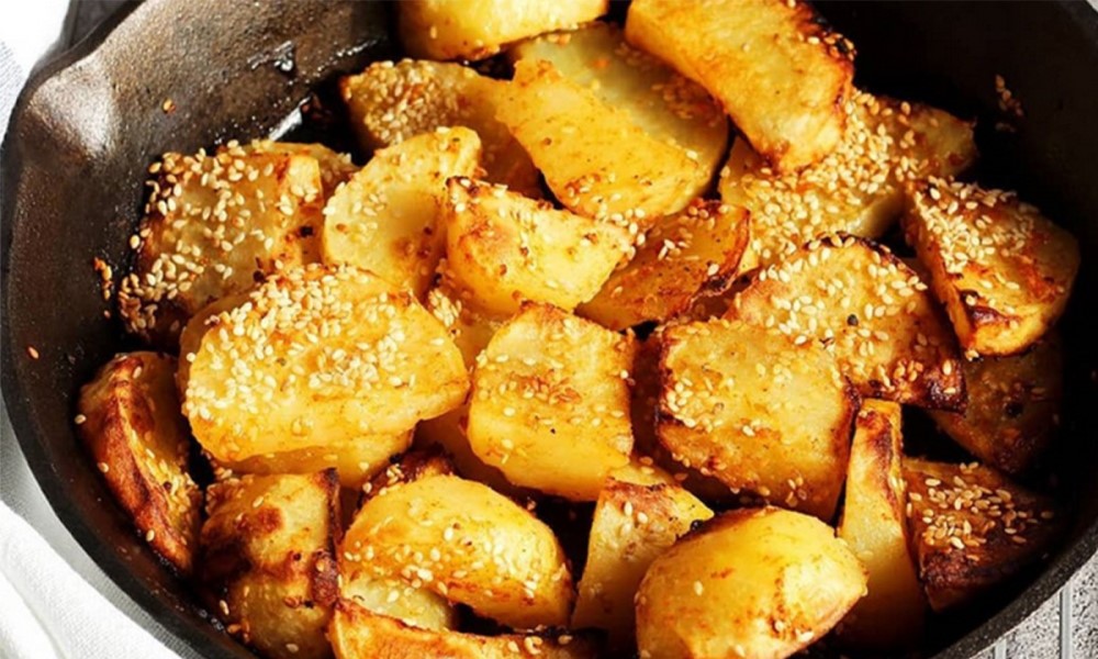 Ručak dok trepneš: Isprobajte posni manastriski krompir sa prelivom od susama