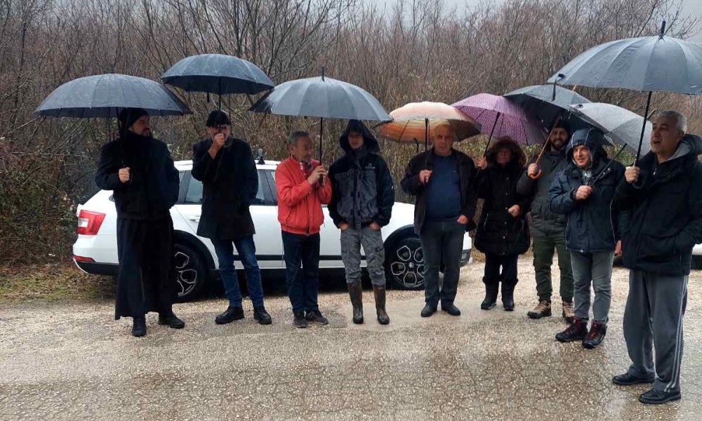 Sedmi dan mještani Kuti brane posjede Srba povratnika: Borba se nastavlja, nema predaje!