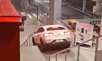 U krvi imao 2,2 promila! Uhapšen vozač koji se “mercedesom” spustio niz stepenice Tržnice