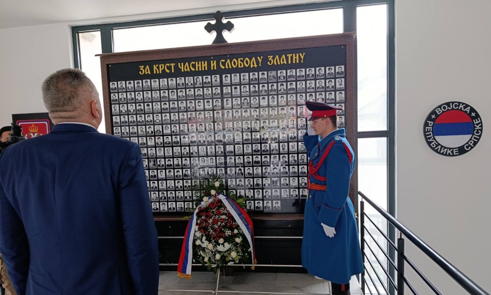 Minić u Ribniku: U spomen-sobi odao počast za 308 poginulih srpskih boraca