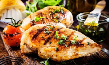 Neće više biti suvo i bezukusno: Ovo je tajna sočnog pilećeg bijelog mesa