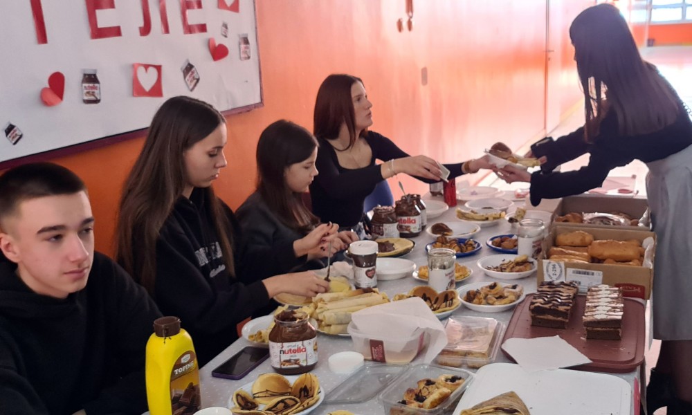 Humanost učenika u Doboju: Prodajom slatkiša pomažu liječenju Bojane Savić