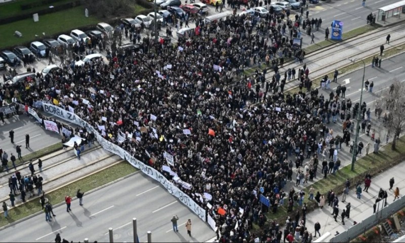 Novi protesti u Sarajevu: Saobraćaj blokiran u oba smjera FOTO