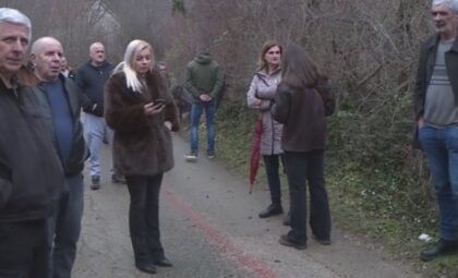 Mještani sela Kuti pet dana na blokadama, gradske vlasti ih ne vide: “Istrajaćemo u borbi”