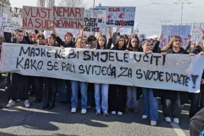 Mladi izlaze na ulice : I danas protesti u Sarajevu