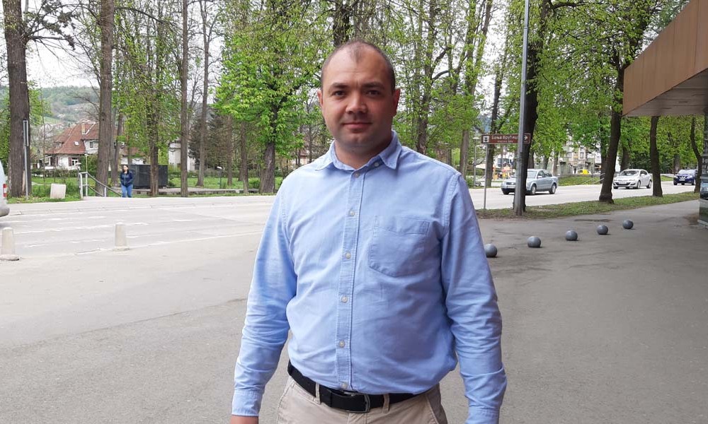 Detonacija odjeknula u Tesliću: Eksplozija pred kućom predsjednika Skupštine grada