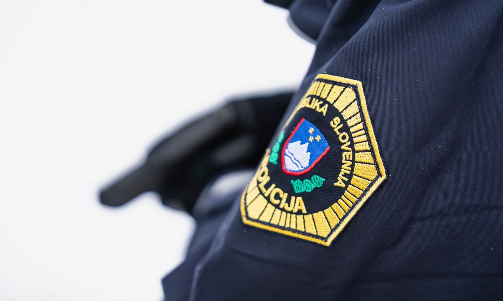 Prijetio prolaznicima nožem: Policajci ubili muškarca na trgu u Ljubljani