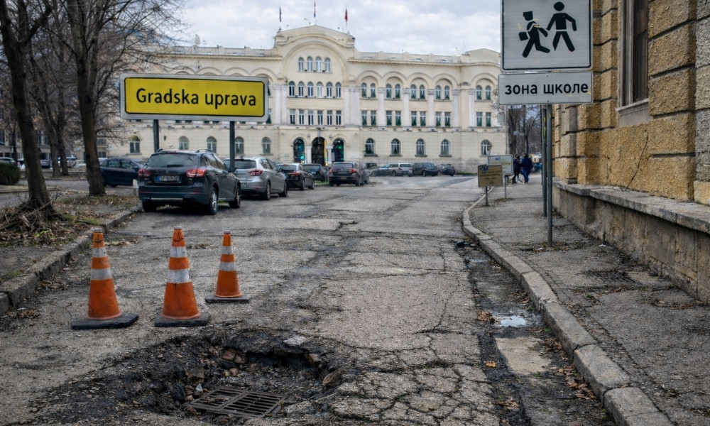 Rupa na rupu! Vozi se po sjećanju, ne po asfaltu: Zar je ovo dostojno Banjaluke? FOTO