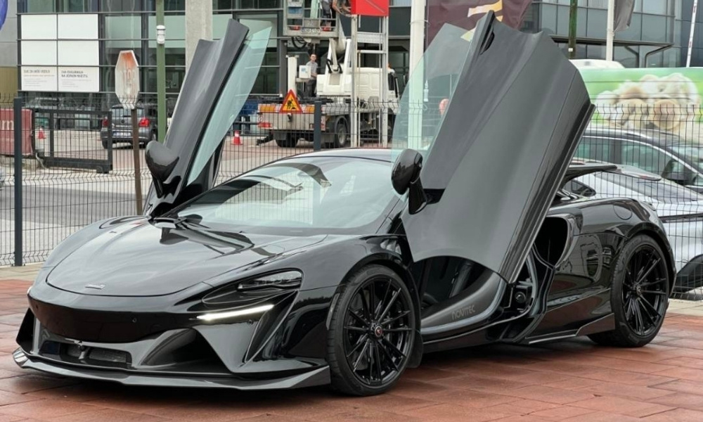 Rijetka ponuda na domaćem tržištu: U BiH se prodaje superautomobil od 600.000 KM FOTO