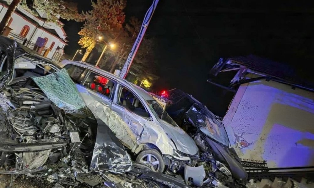 Snimak ledi krv u žilama: Automobil uletio u dvorište kod Kotor Varoša VIDEO